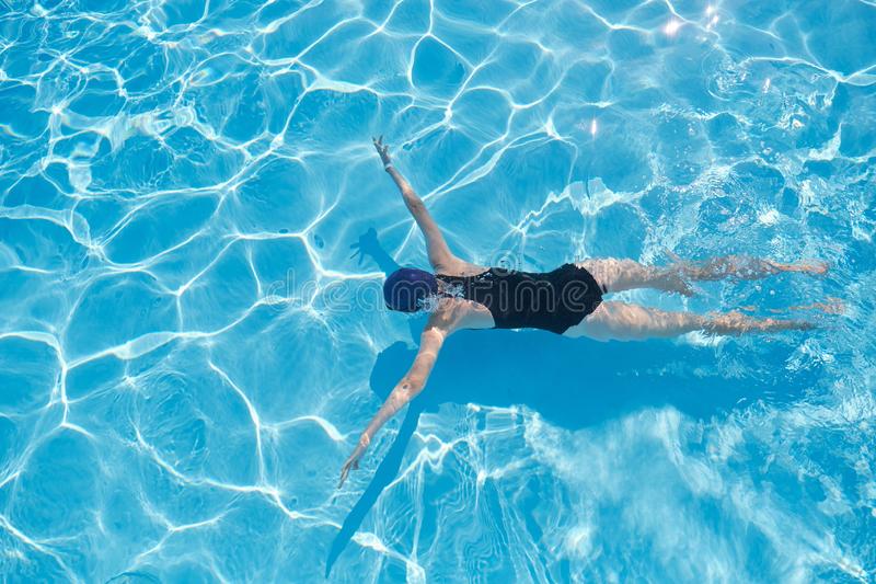 Liệu pháp giải tỏa tinh thần và nâng cao sức khỏe bằng bơi lội