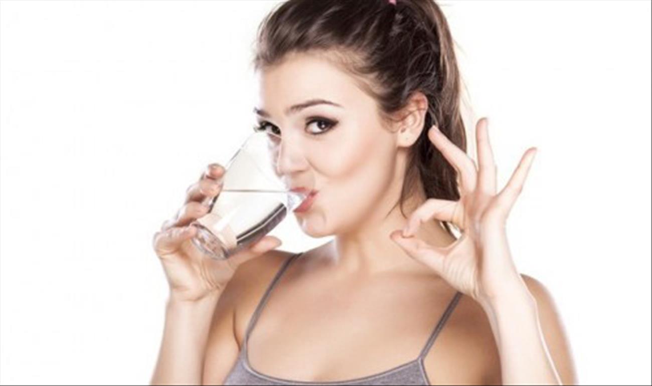 Tác dụng của việc uống đủ nước đối với làn da