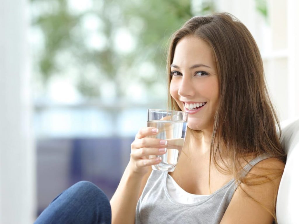 Uống nước – Phương pháp chăm sóc làn da đơn giản nhất