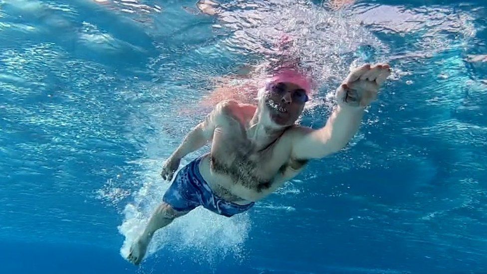 Vận động toàn diện cực đơn giản với 10 phút bơi lội mỗi ngày